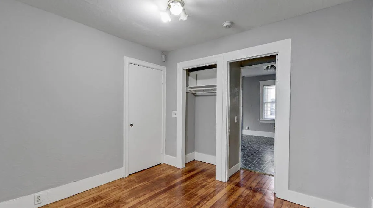 Single room available near westside campus